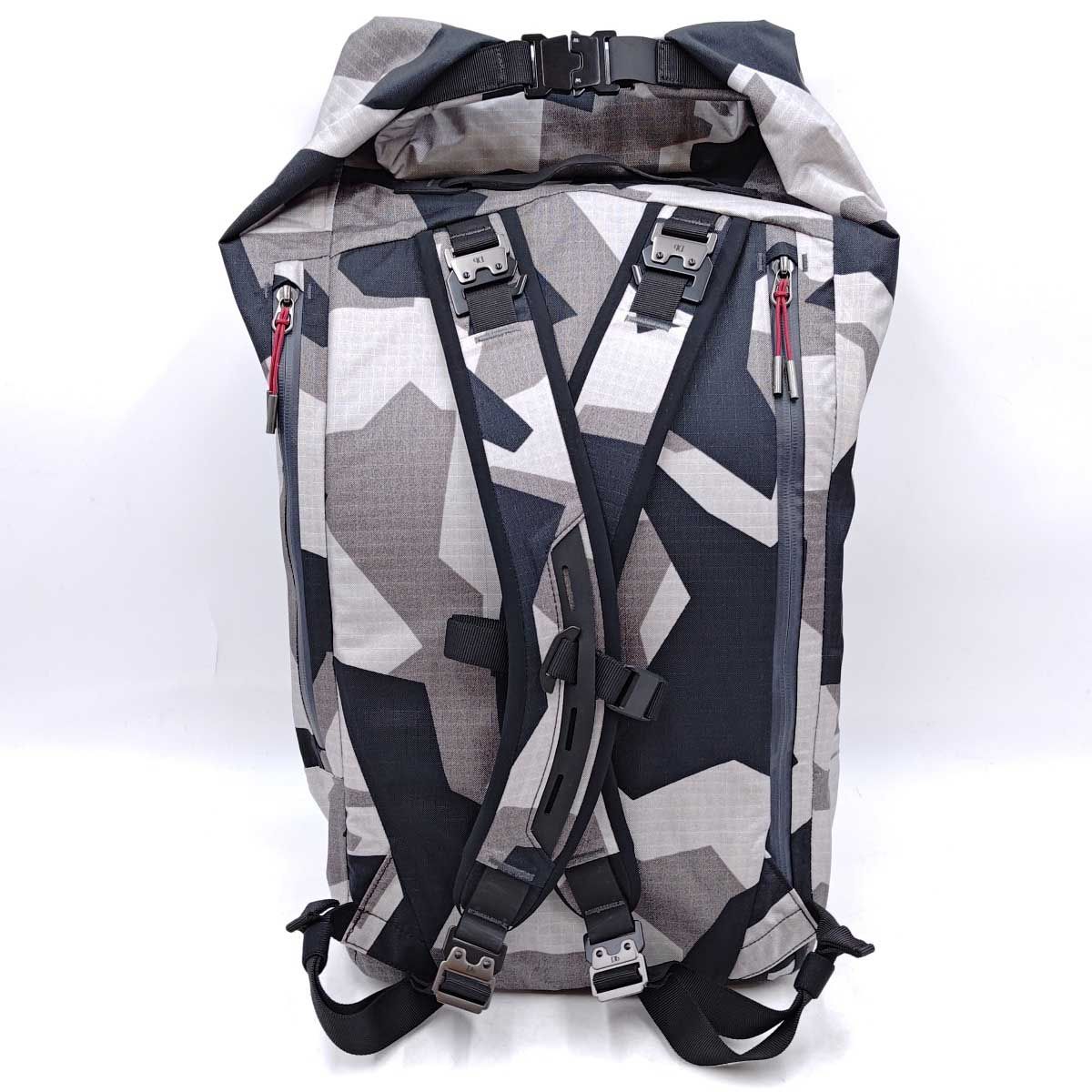 【中古・未使用品】Db ディービー The Element JO camo 3.0 ザ エレメント バックパック リュック DB0000312 未使用】Db ディービー The Element JO camo 3.0 ザ エレメント カモ