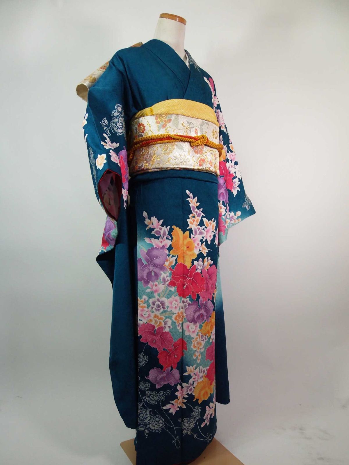 美品・パールトーン加工】青緑地 振袖＊幻想的花文様／正絹（長襦袢