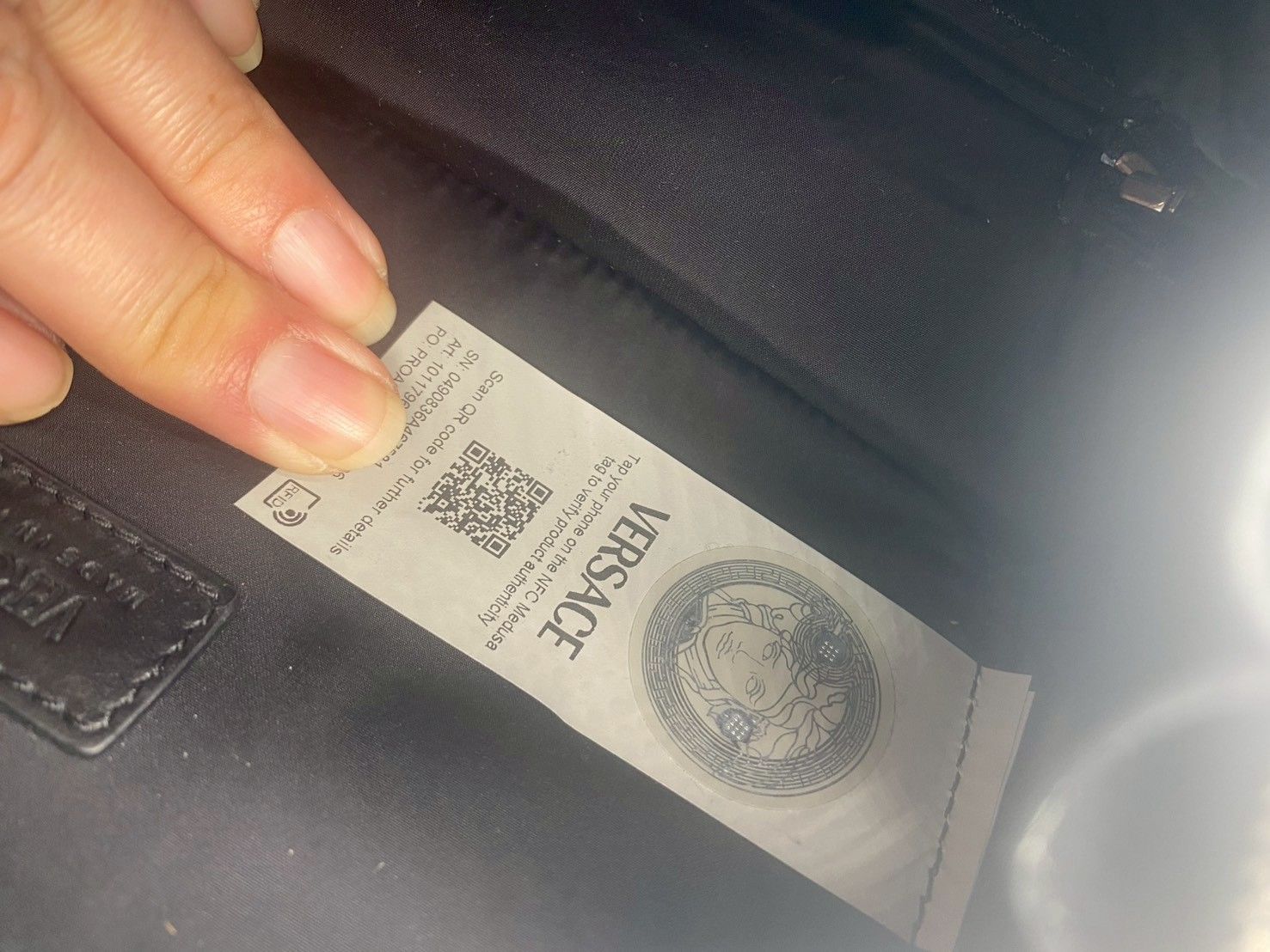 VERSACE ヴェルサーチ グレカロゴ レザー ショルダーバッグ カメラ 