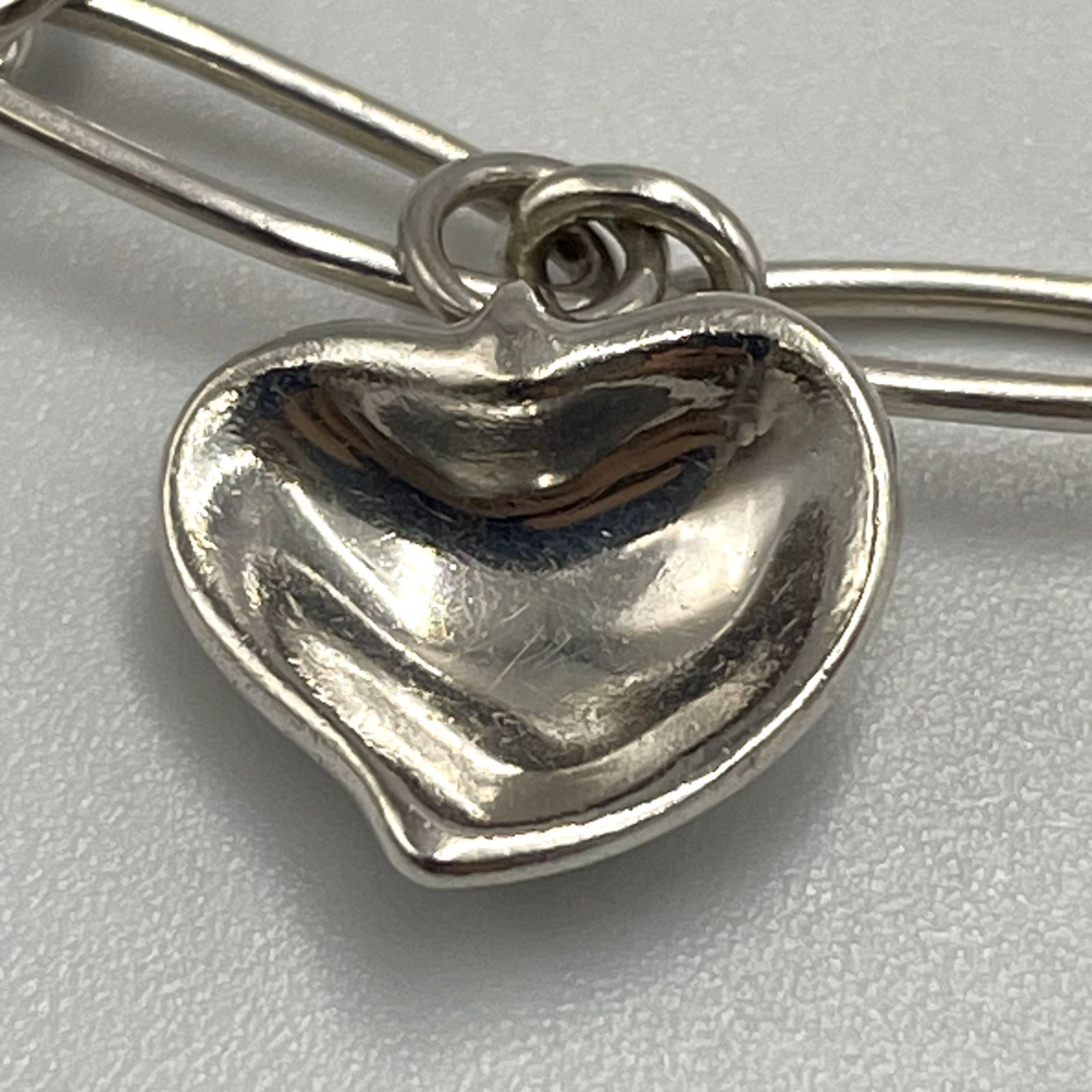 控えめな可愛さを手元に】TIFFANY&Co. ティファニー カーブドハート