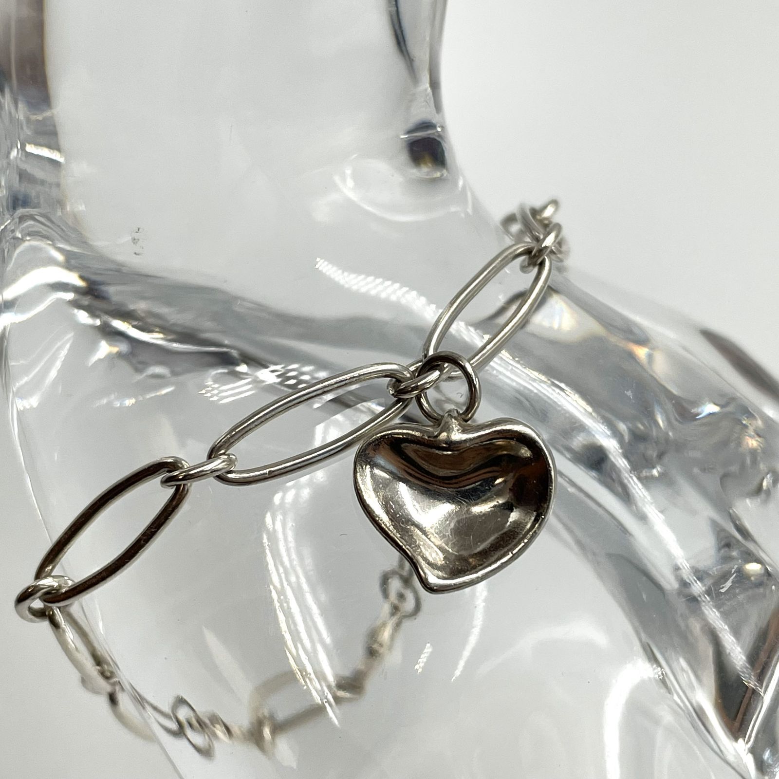 控えめな可愛さを手元に】TIFFANY&Co. ティファニー カーブドハート