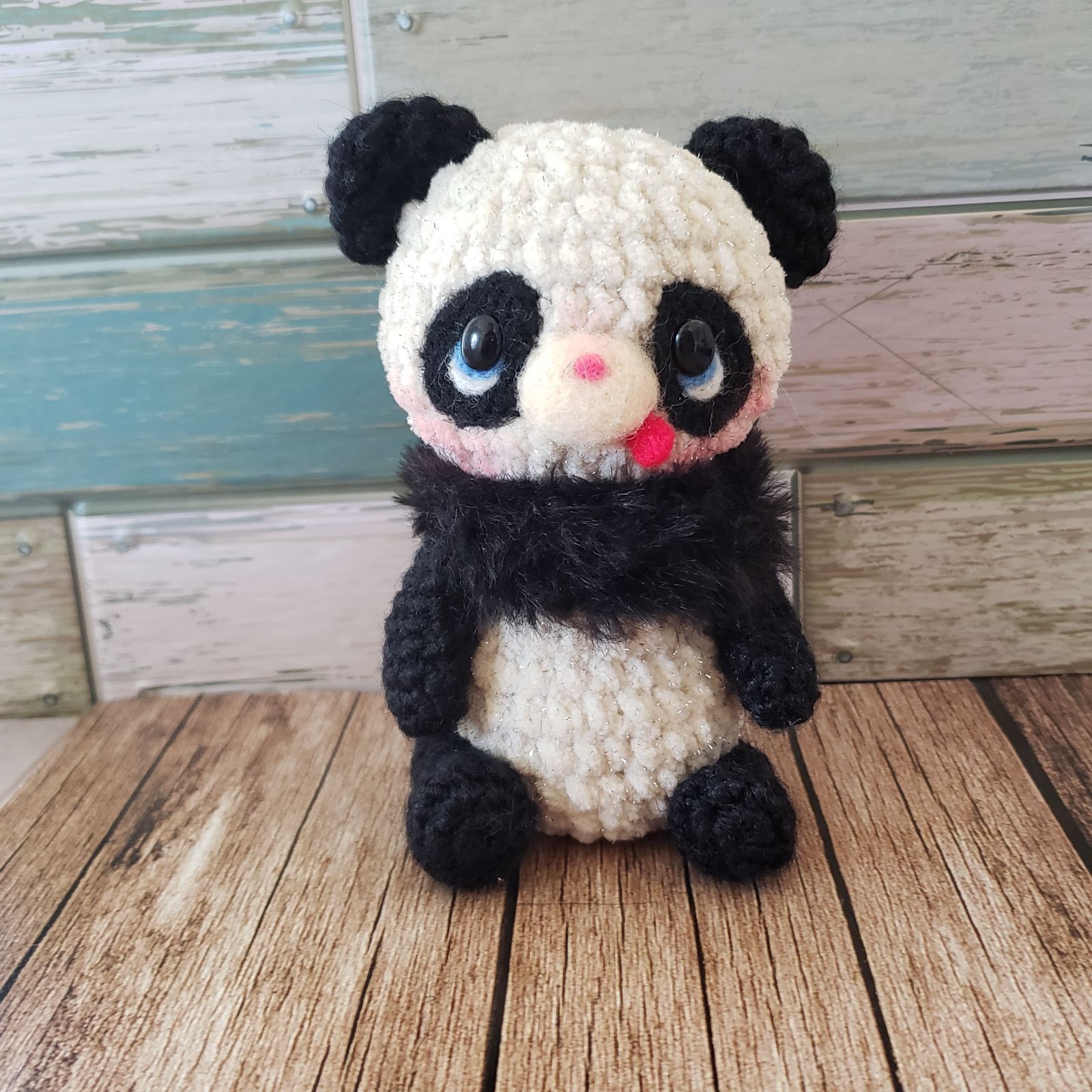 ちょっぴりレトロ❁おすわりパンダちゃん あみぐるみ - メルカリ