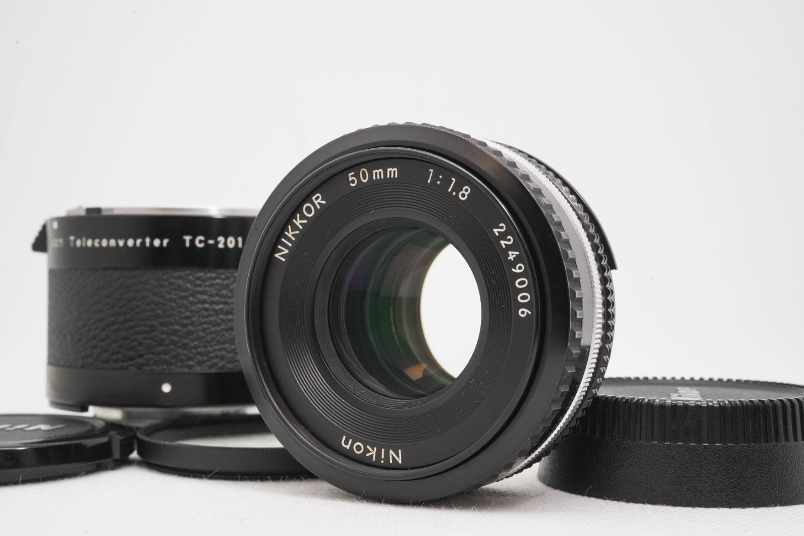 美品 Nikon Ai-s Nikkor 50mm f/1.8 TC-201付属 パンケーキレンズ