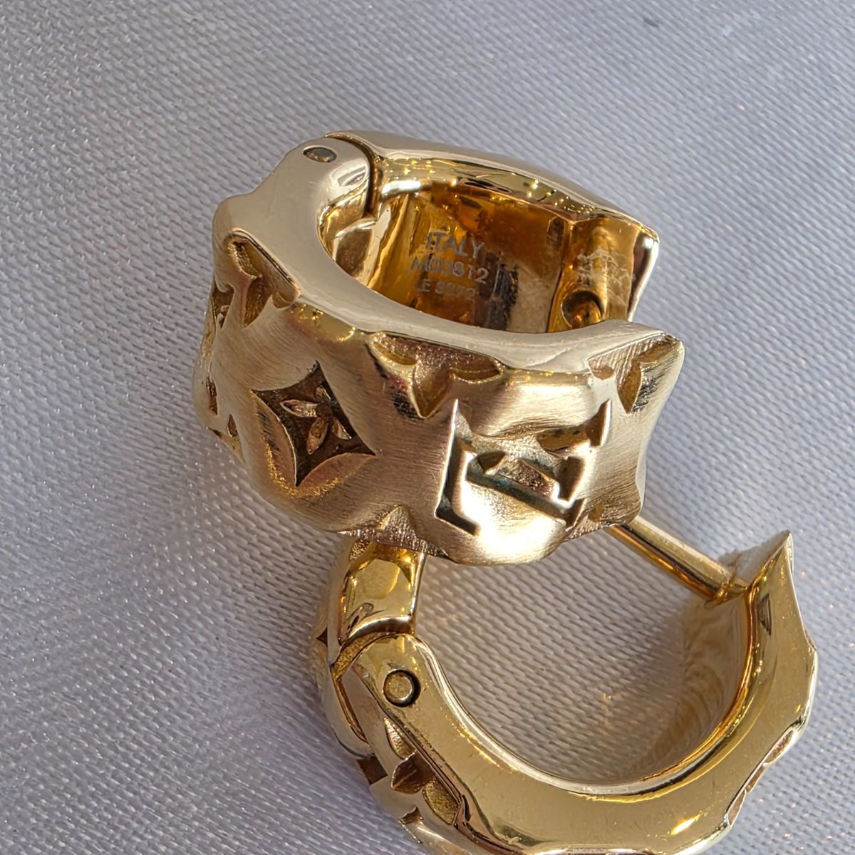 LOUIS VUITTON ルイ・ヴィトン ブックル ドレイユ ピロー ナノグラム