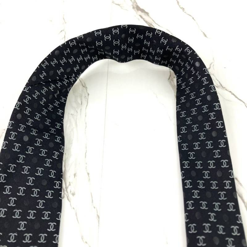 ◆美品◆CHANEL ネクタイ 黒色 ドット柄 ロゴ入り オシャレ 希少 未使用に近い CHANEL シャネル ネクタイ ココマーク総柄×ドット柄 ロゴ