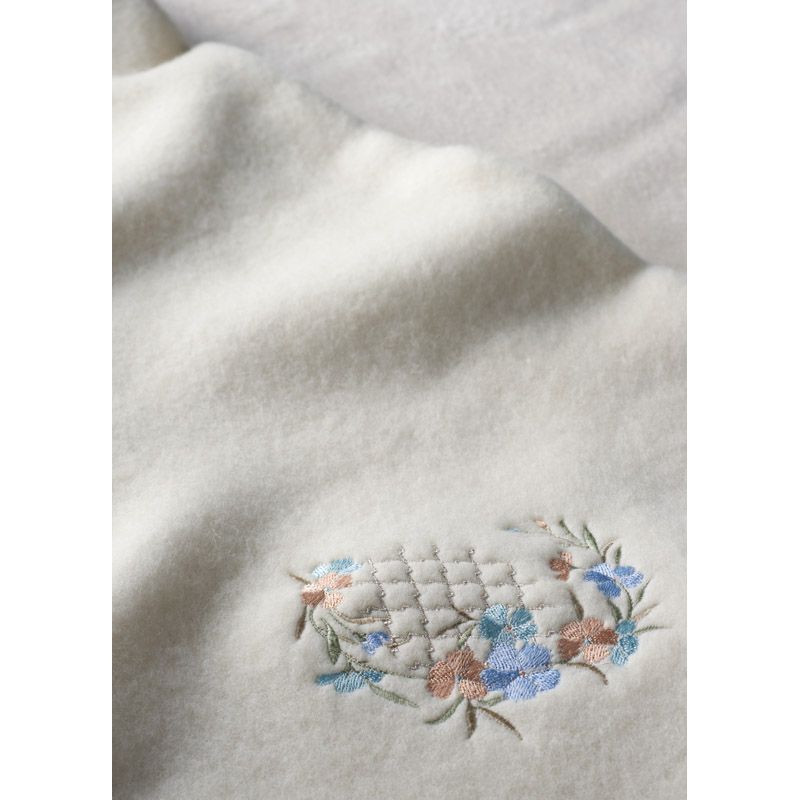 新品未使用品 泉州匠の彩カシミア 入りラムウール純毛毛布 花柄刺繍 新品未使用品 泉州匠の彩カシミア 入りラムウール純毛毛布 花柄刺繍