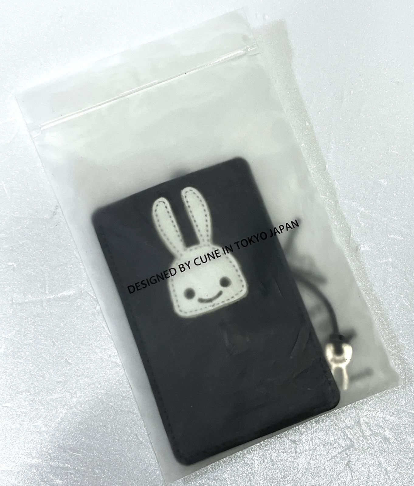 CUNE®｜キューン レザー スマホケース｜ウサギがいる スマホカバー