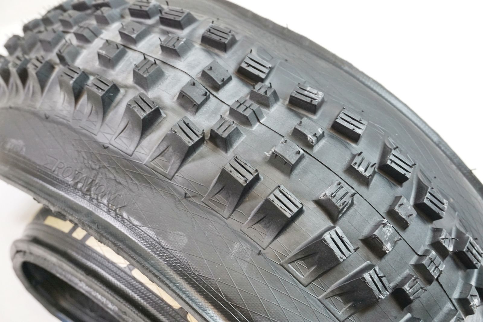 SCHWALBE 「シュワルベ」 MAGIC MARY ブロックタイヤ / バイチャリ有明