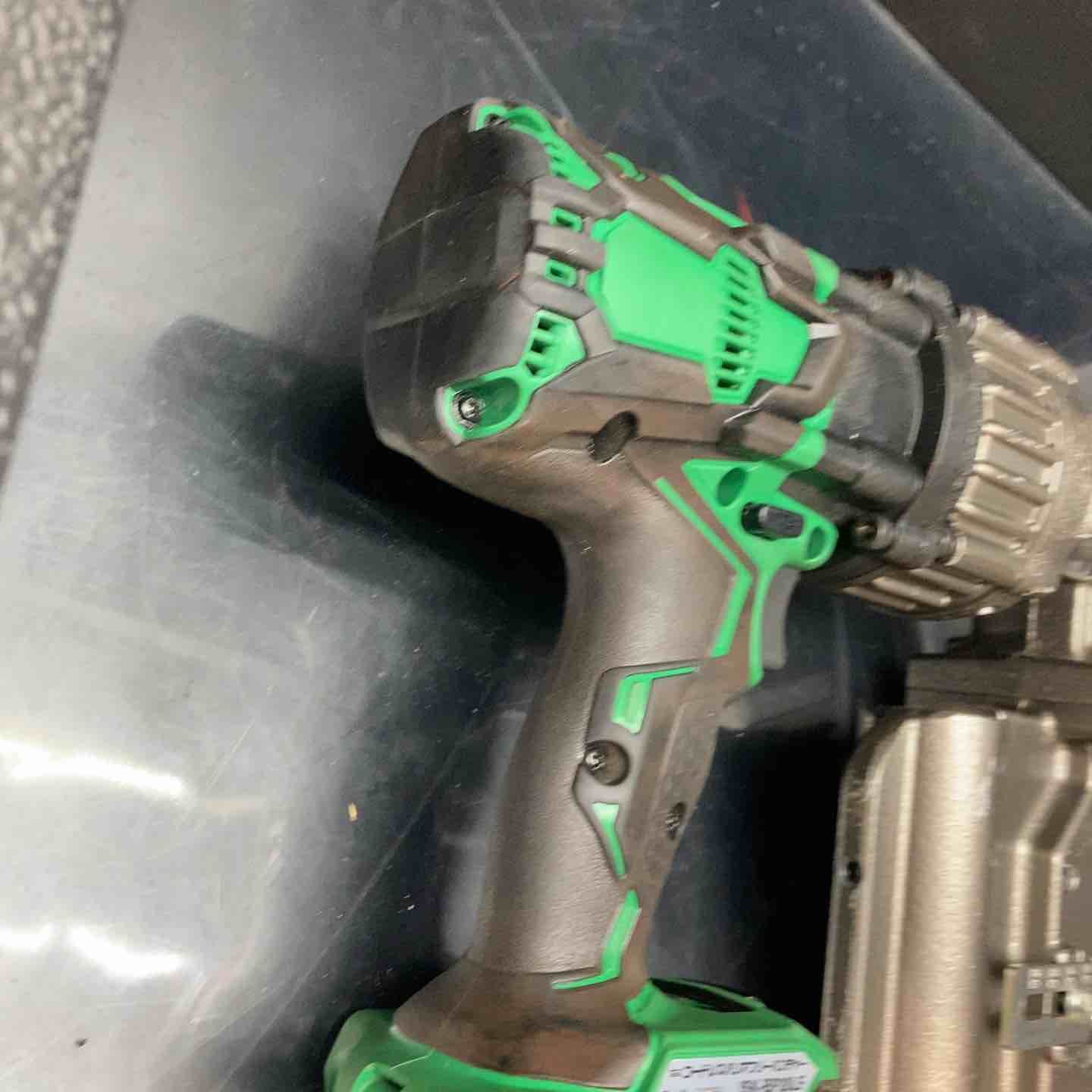 コードレスパンチャー