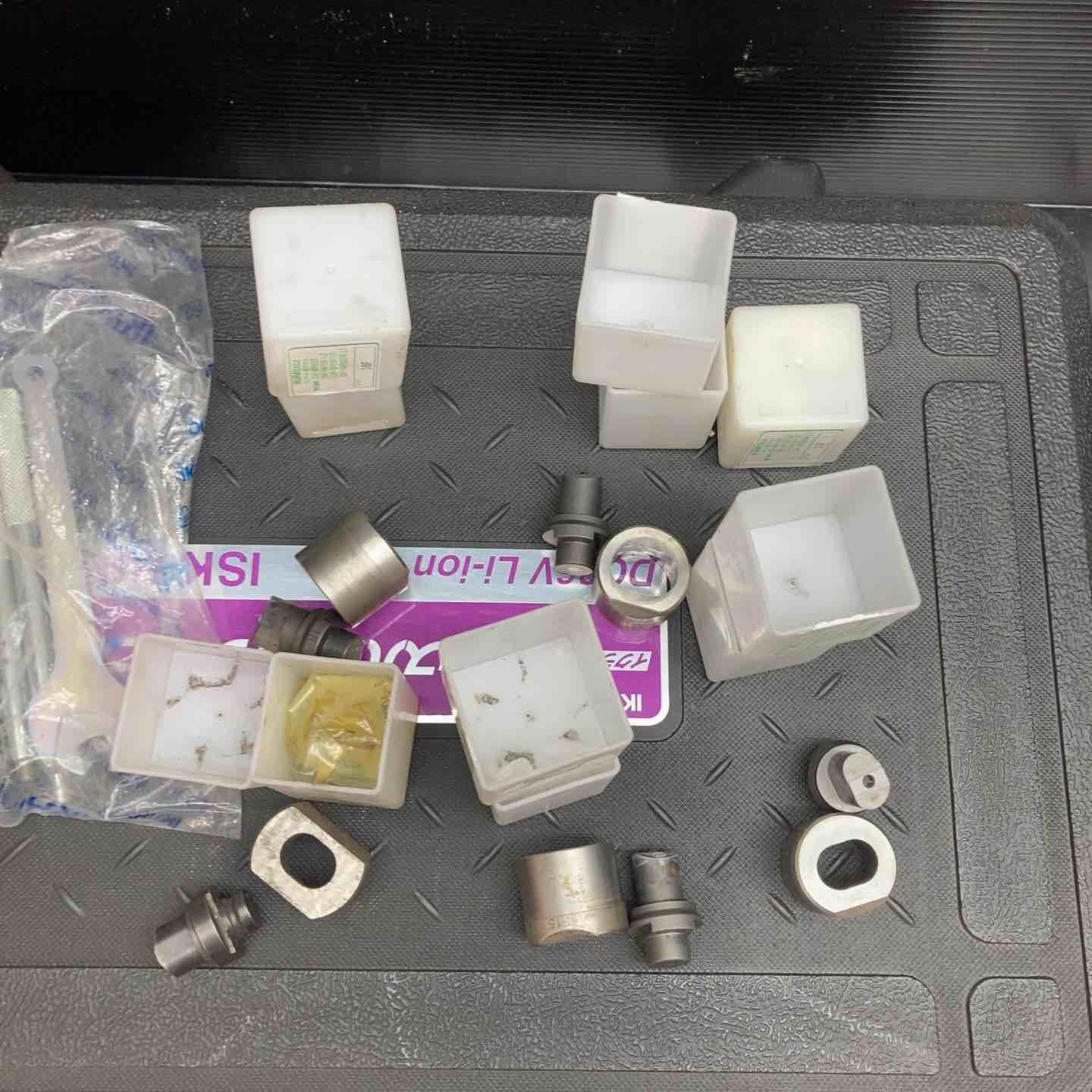 IKURA コードレスパンチャー