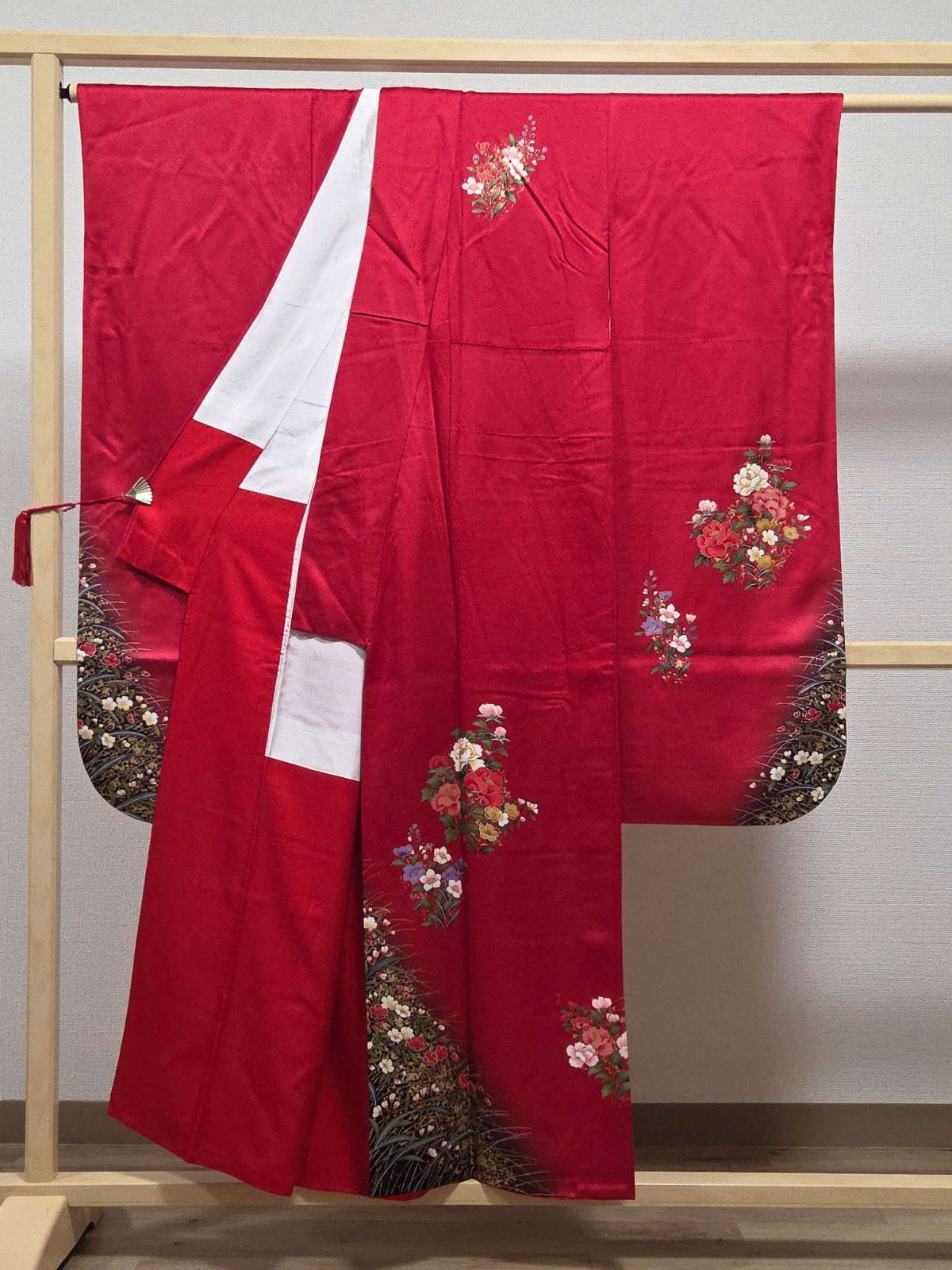 D5◇着物くつろぎ 振袖・襦袢セット かわいい花模様 金彩 赤色 牡丹