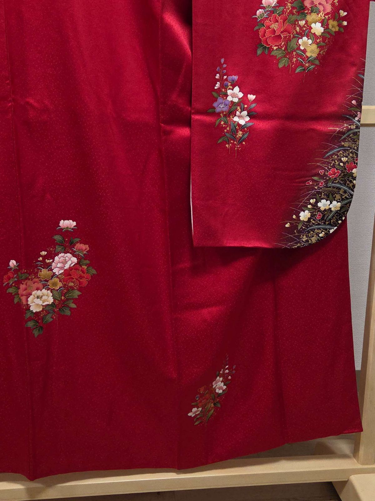 D5◇着物くつろぎ 振袖・襦袢セット かわいい花模様 金彩 赤色 牡丹