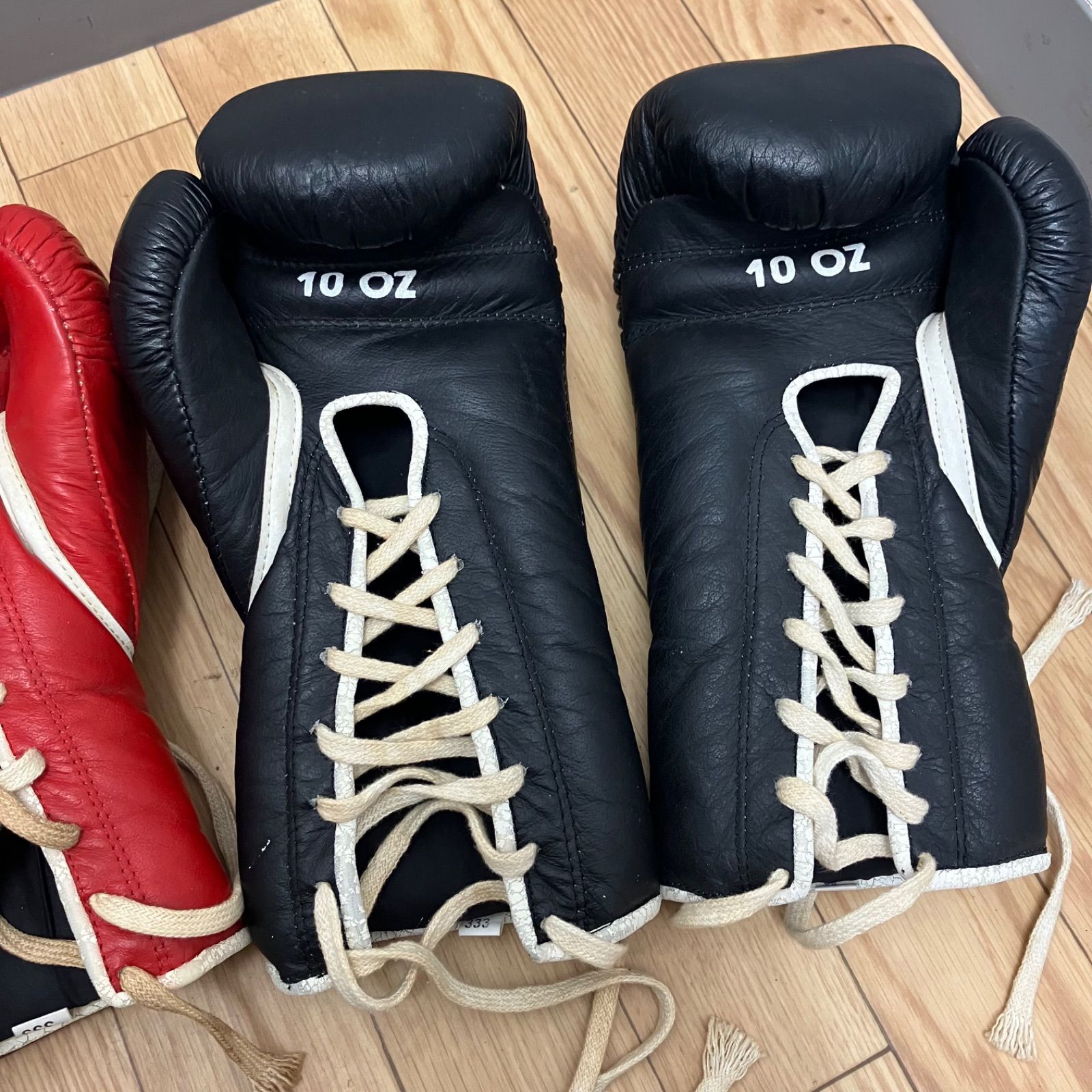 MARTIAL WORLD ボクシンググローブ 赤 黒 MARTIAL WORLD ボクシンググローブ 赤 黒(2セット) - メルカリ