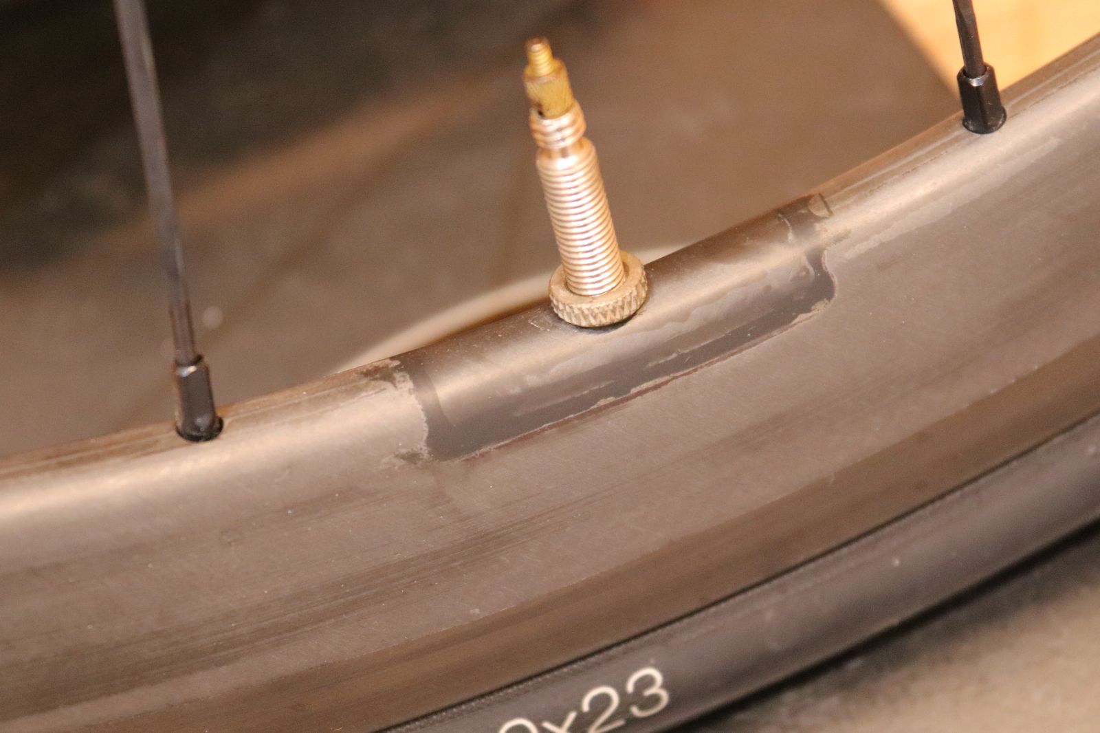 ノーブランド カーボン ホイールセット クリンチャータイヤ装着 シマノ