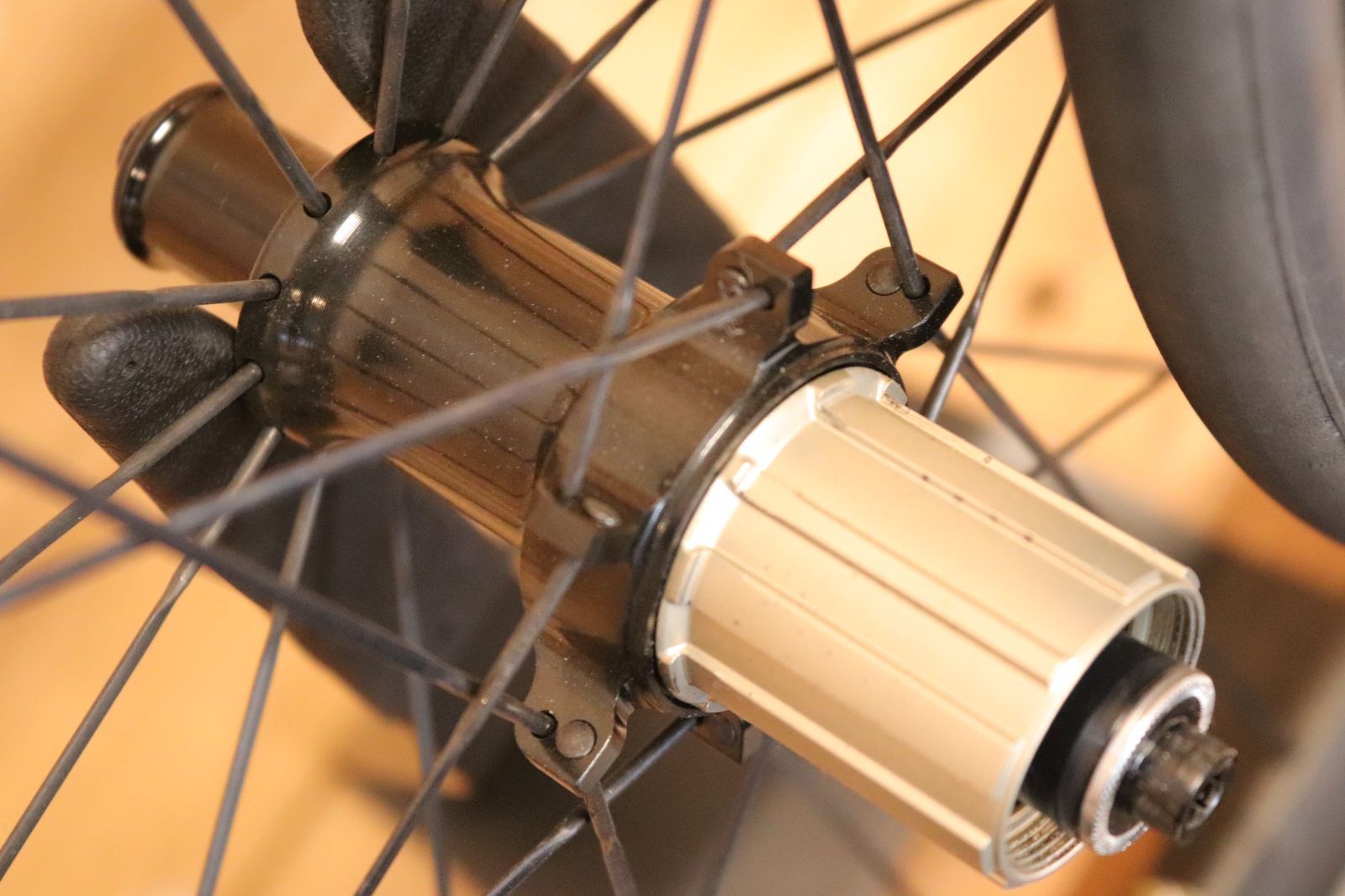 ノーブランド カーボン ホイールセット クリンチャータイヤ装着 シマノ