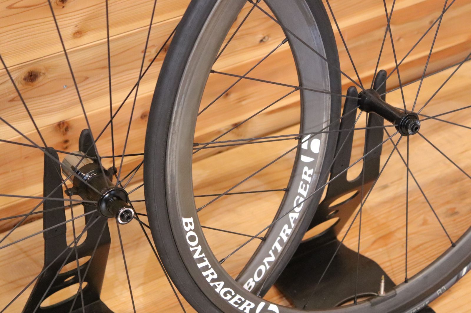 ノーブランド カーボン ホイールセット クリンチャータイヤ装着 シマノ