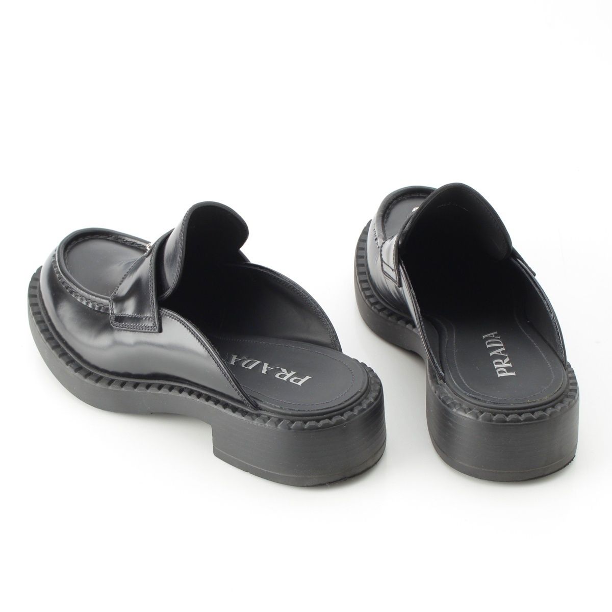 良品　プラダ ミュール　サンダル　レザー　黒 プラダ ブラッシュドレザー トライアングルロゴ ミュール サンダル