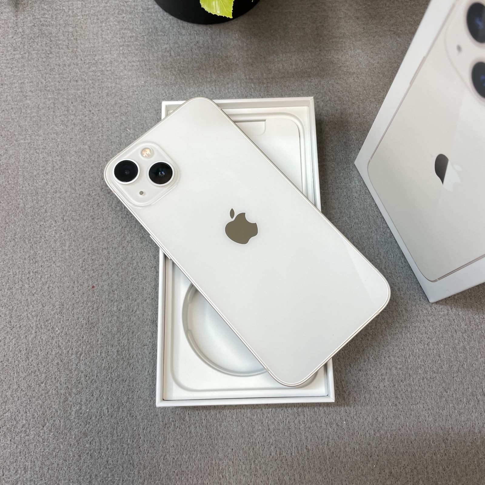 iPhone 13 128GB スターライト国内版 SIMフリー 送料無料 【公式通販】