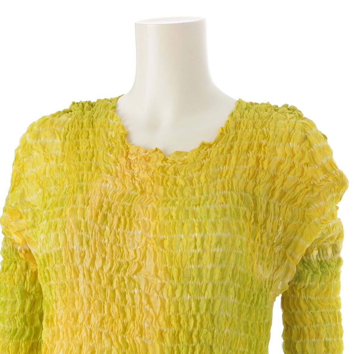 イッセイミヤケ　ペルマネンテ　トップス　カットソー　シワ加工絞り加工　白系 イッセイミヤケ ペルマネンテ トップス カットソー シワ加工絞り加工