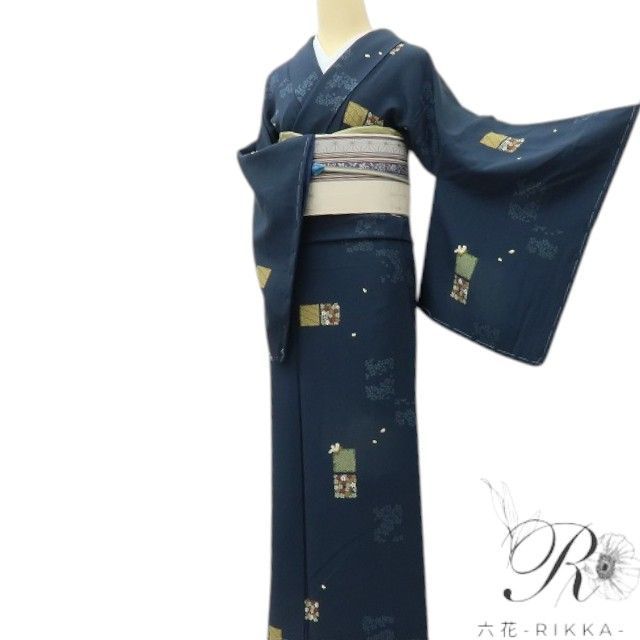 nicoさま専用 正絹 鳥と花柄付け下げ小紋 黒に落ち着い 赤色 nicoさま専用 正絹 鳥と花柄付け下げ小紋 黒に落ち着い 赤色 nico