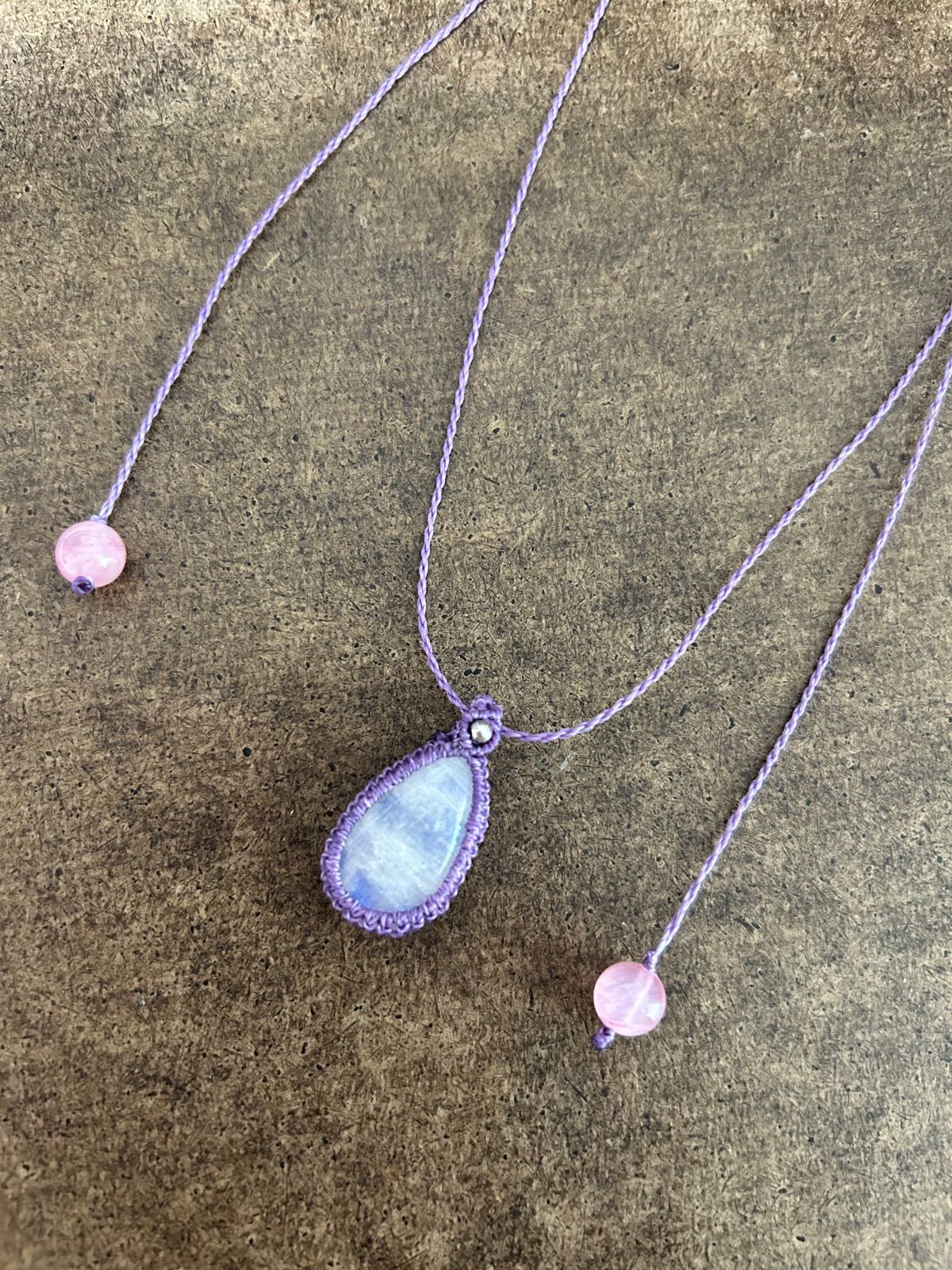 レインボームーンストーン マクラメ ネックレス ペンダント - メルカリ