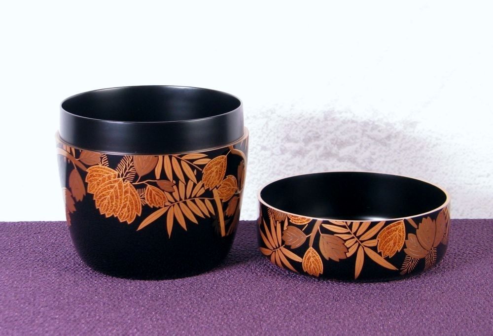 茶道具　加賀蒔絵師　岡本康光作　内金地　緋扇貝　香合　共箱　V　8151 茶道具 加賀蒔絵師 岡本康光作 内金地 緋扇貝 香合 共箱 V 8151