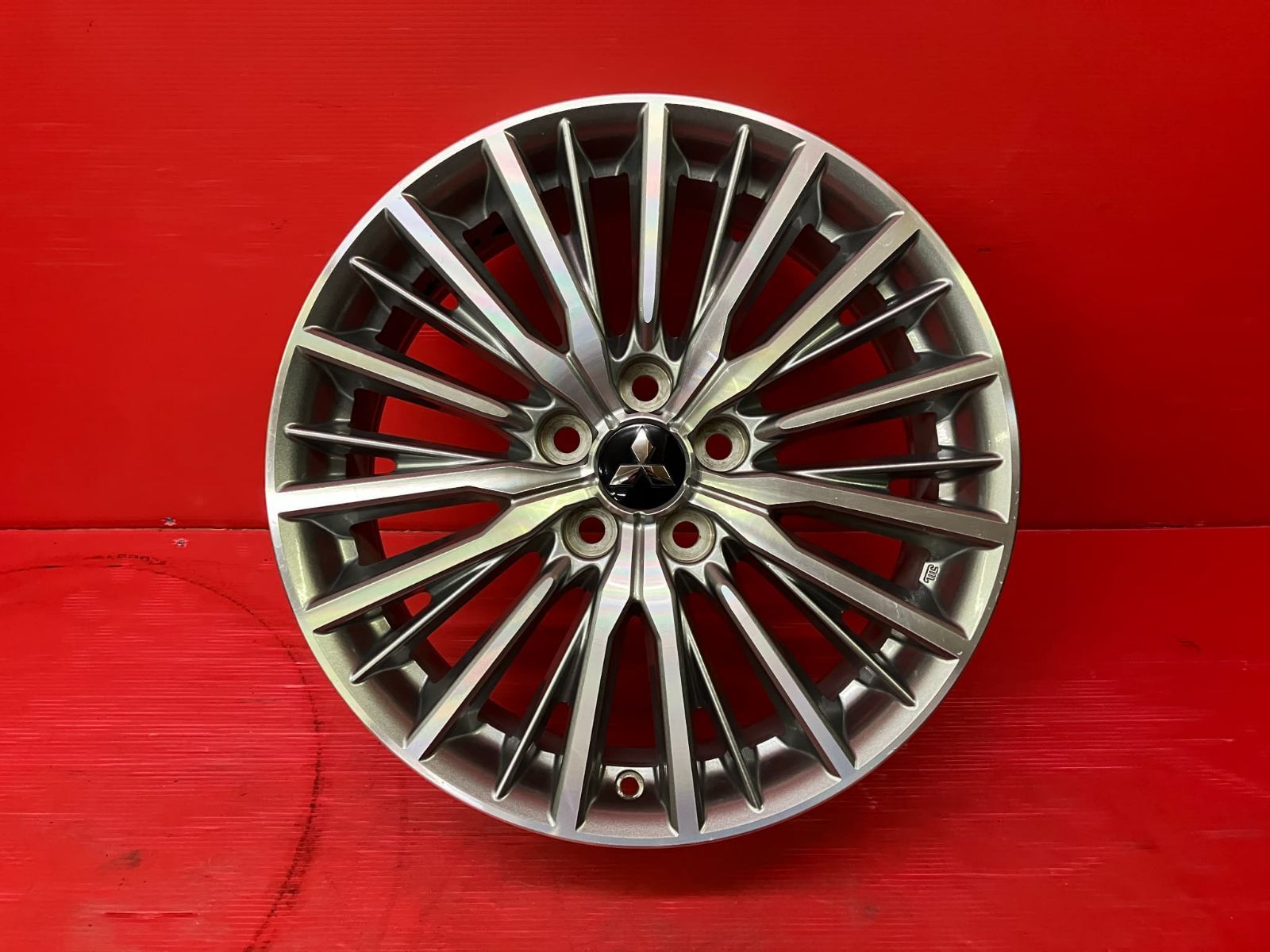 中古ホイール[18x7.0J+38 114.3/5H ミツビシ アウトランダー純正] 4本