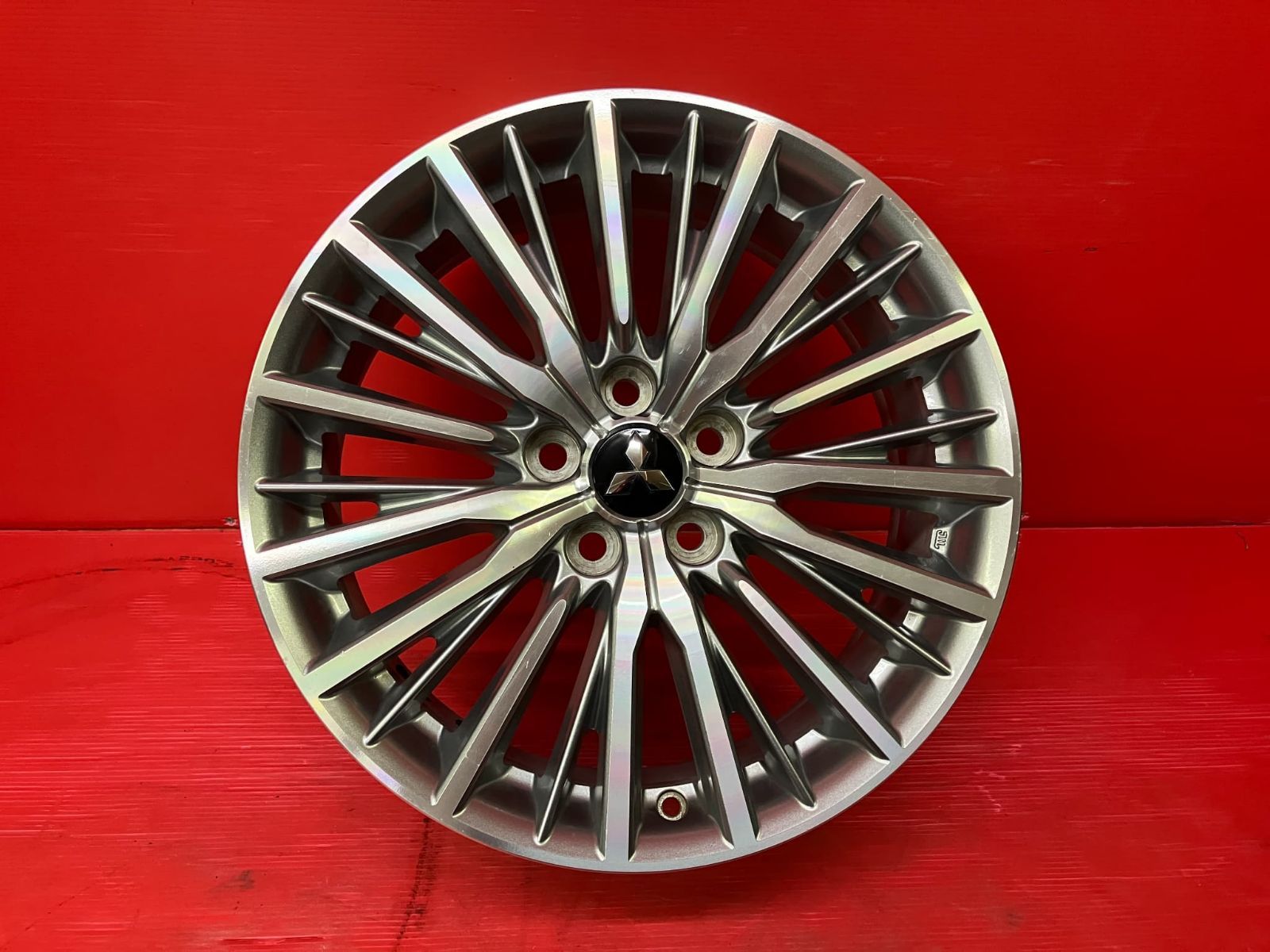 中古ホイール[18x7.0J+38 114.3/5H ミツビシ アウトランダー純正] 4本