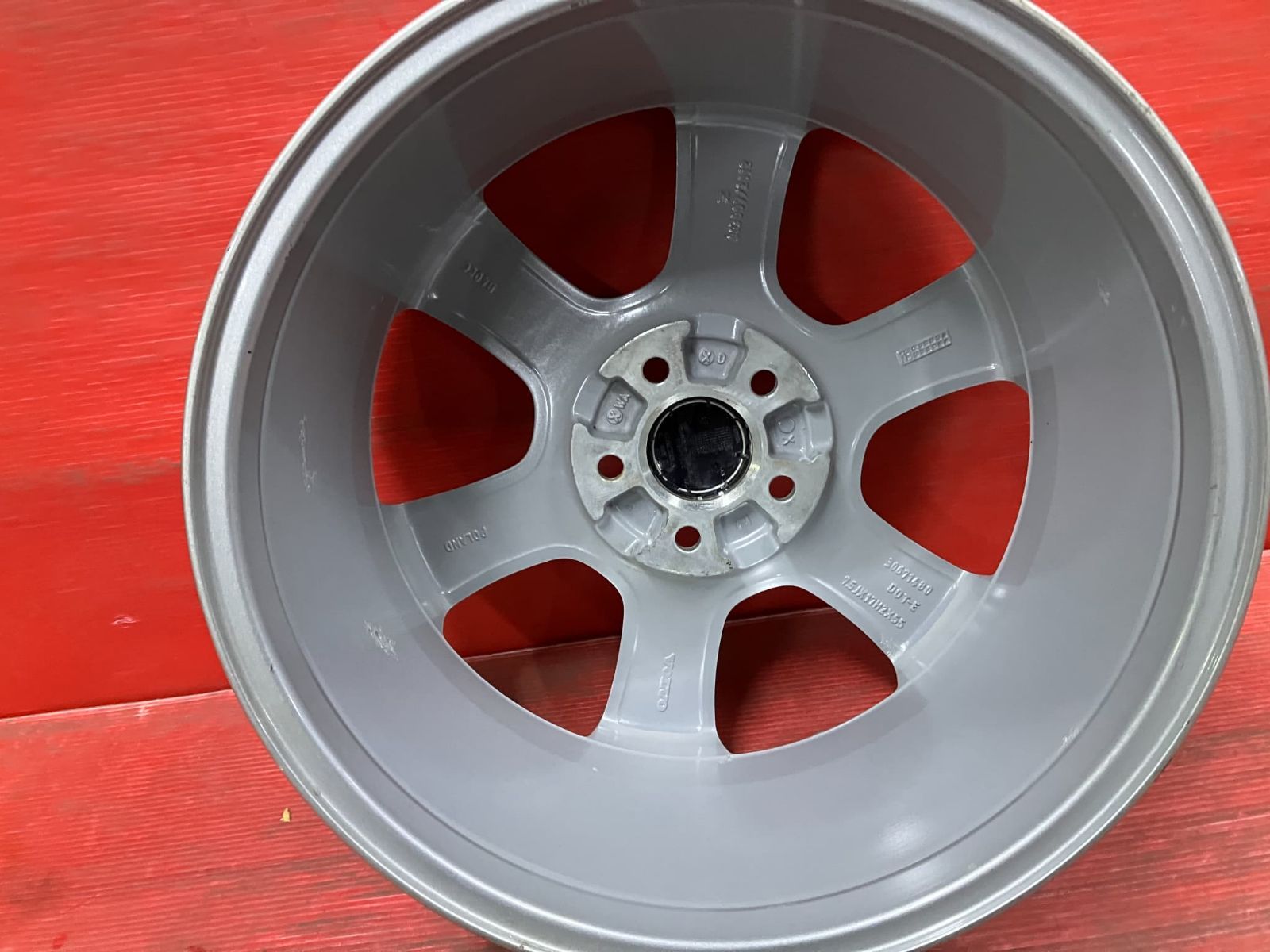 中古ホイール[17x7.5+55 108/5H hub63mm ボルボ CX60純正] 4本SET