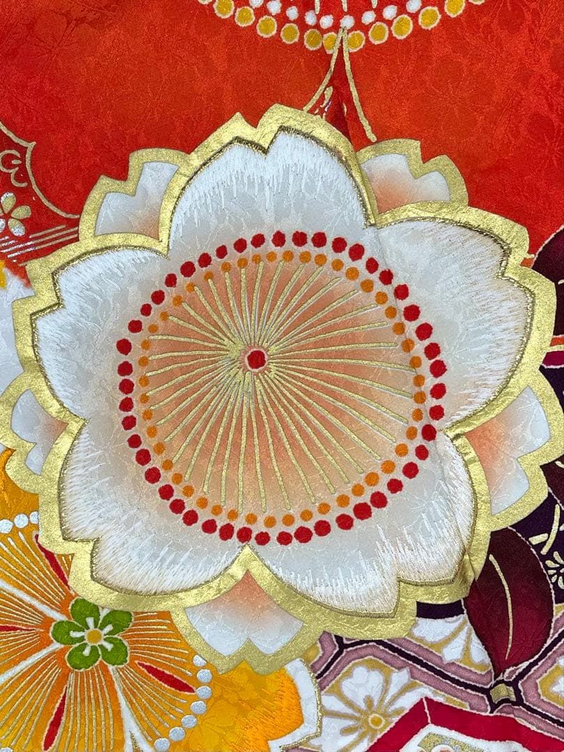 振袖 刺繍 金彩 紋意匠 身丈165cm 撥水加工済 MO3353 - メルカリ