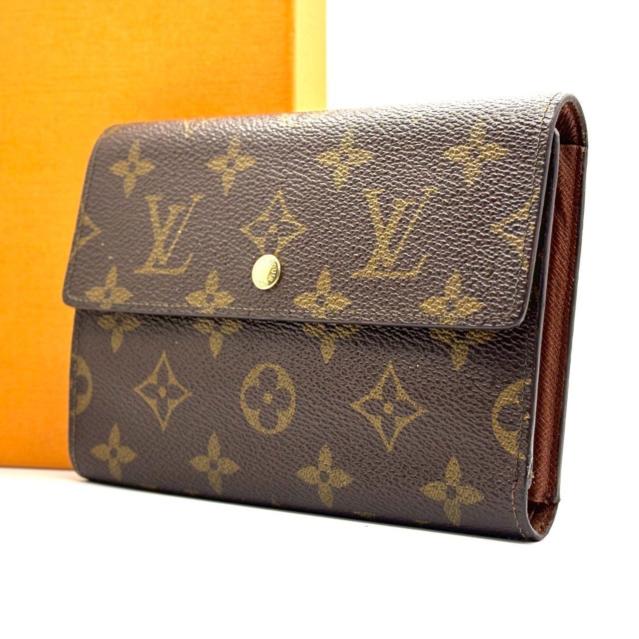 使い方で差が出る定番】 LOUIS VUITTON ポルト・トレゾール・エテュイ