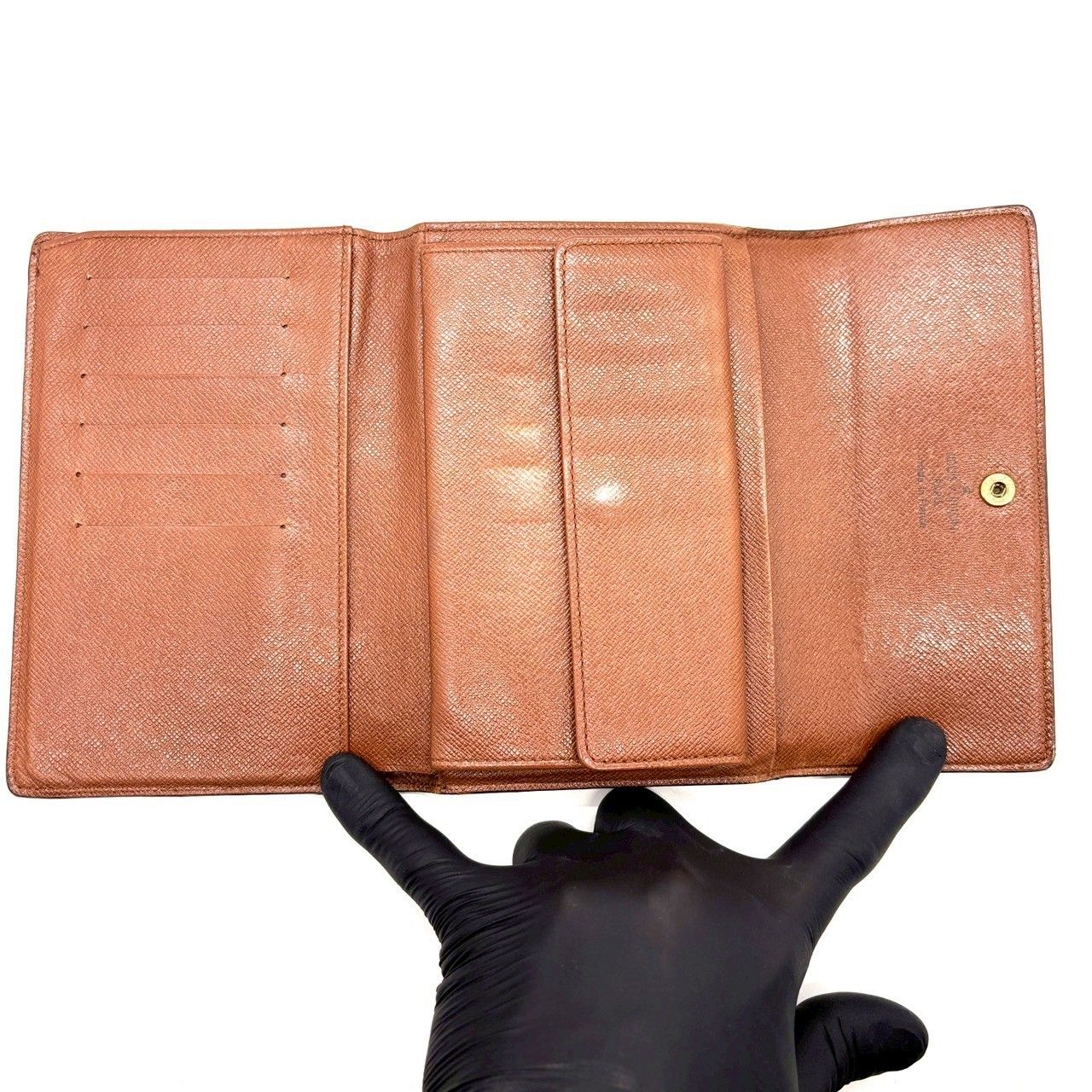 使い方で差が出る定番】 LOUIS VUITTON ポルト・トレゾール・エテュイ