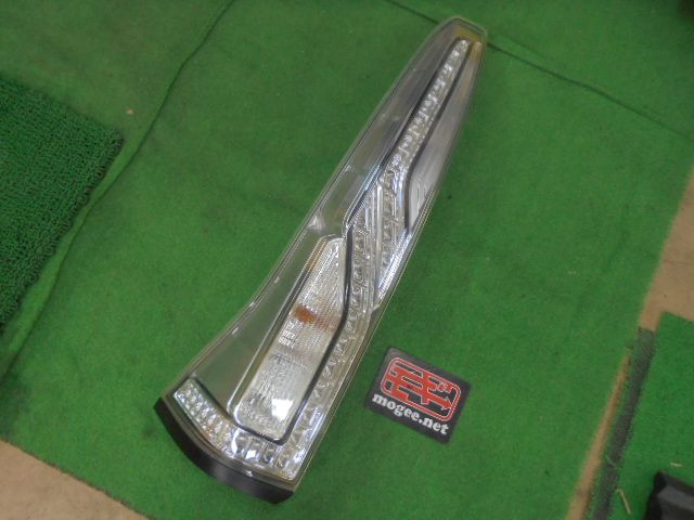 2FO5548 ABT5 日産 セレナ C26/NC26 後期型 ライダー テールライト左