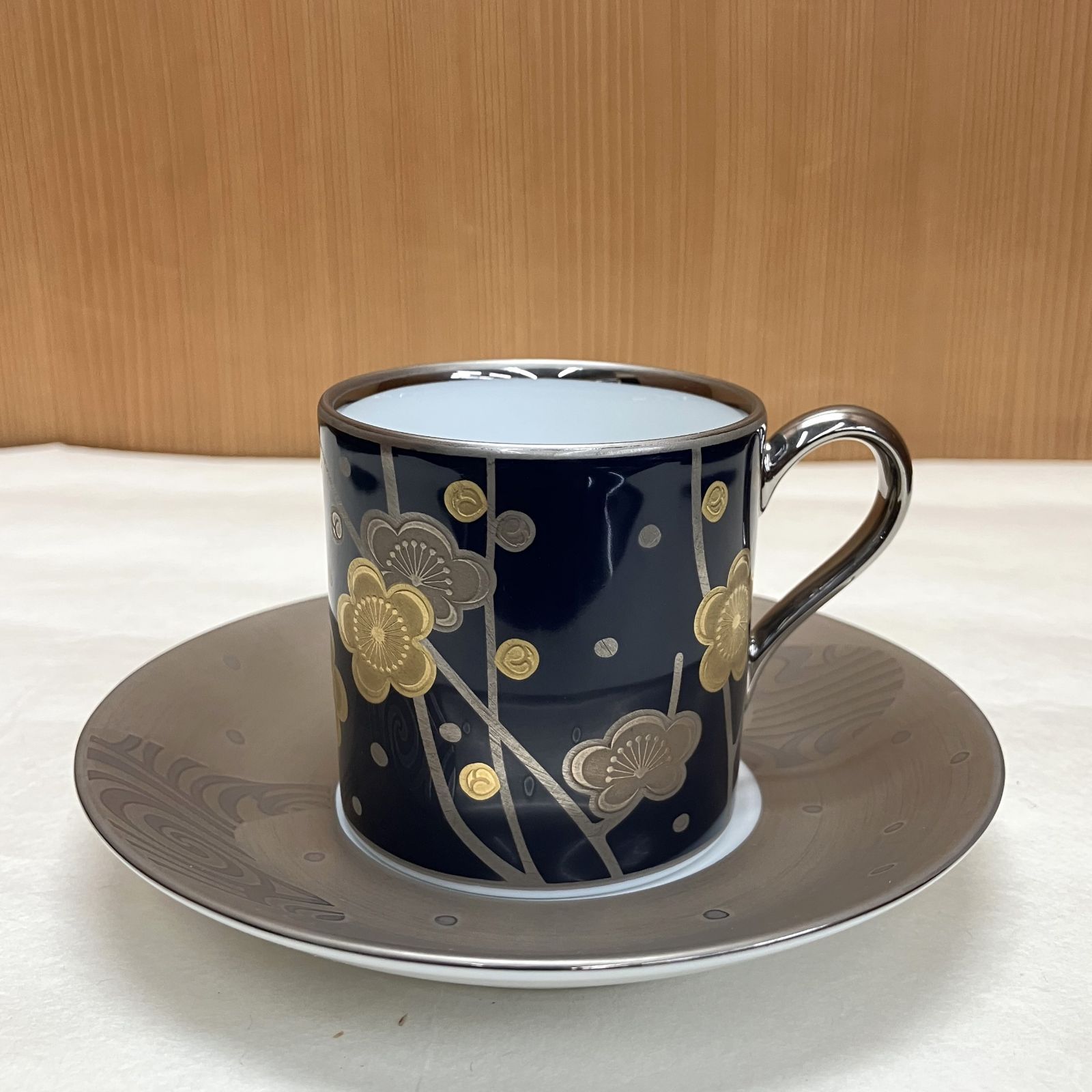 現品限り【ノリタケ チャイナ】デミタスカップ&ソーサー 紅白梅図