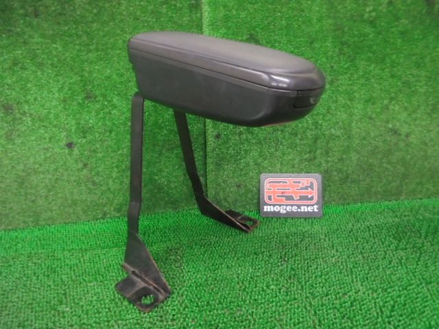 2FO3550 IAQ BMW ミニ GH-RA16 R50 2004年 クーパー アームレストコンソール