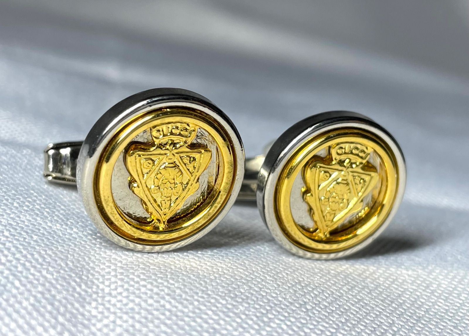 希少 GUCCI グッチ クレスト ブランドロゴ ヴィンテージカフス