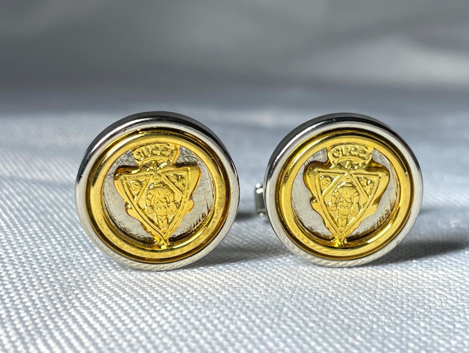 正規レア グッチ 騎士 クレストカフス エンブレムロゴボタン オールド 金×銀 正規レア グッチ 騎士 クレストカフス エンブレムロゴボタン オールド
