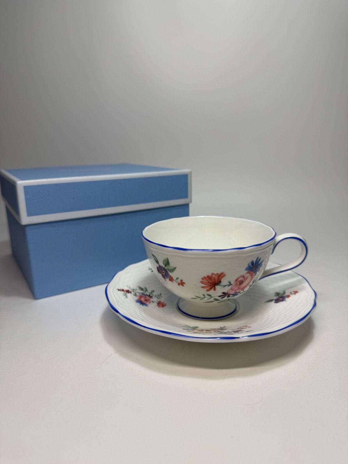 ウェッジウッド タフェッタ フラワー カップ&ソーサー2客 スクエア