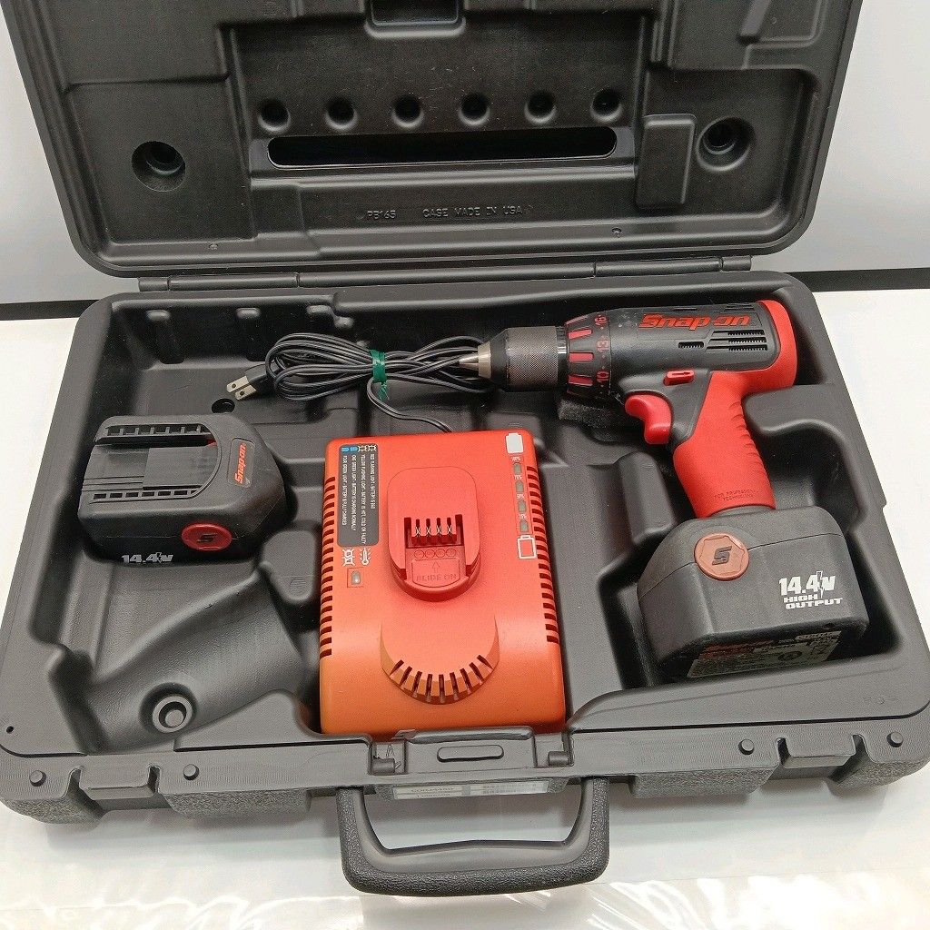 26k-061o【中古】Snap-on スナップオン 電動工具 充電式ドライバドリル 充電器・充電池2個・ケース付 CDRJ4450 26k-061o【中古】Snap-on スナップオン 電動工具 充電式ドライバドリル