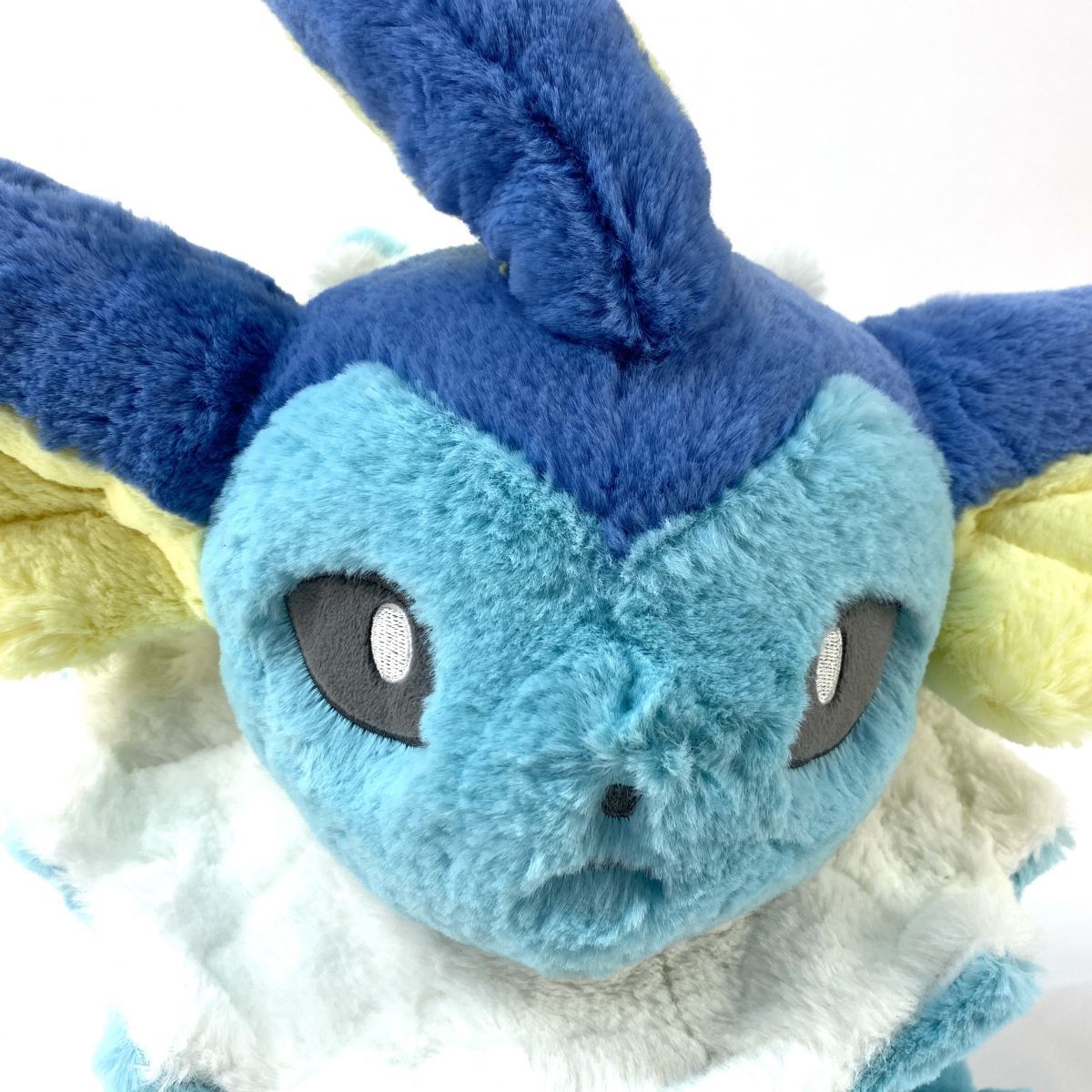 ポケモンセンター ふわふわ抱きぬいぐるみ シャワーズ ※中古 - メルカリ