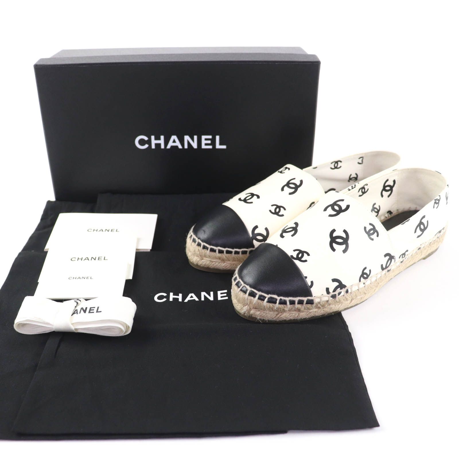 極美品☆CHANEL シャネル 22S G38628 レザー ココマーク