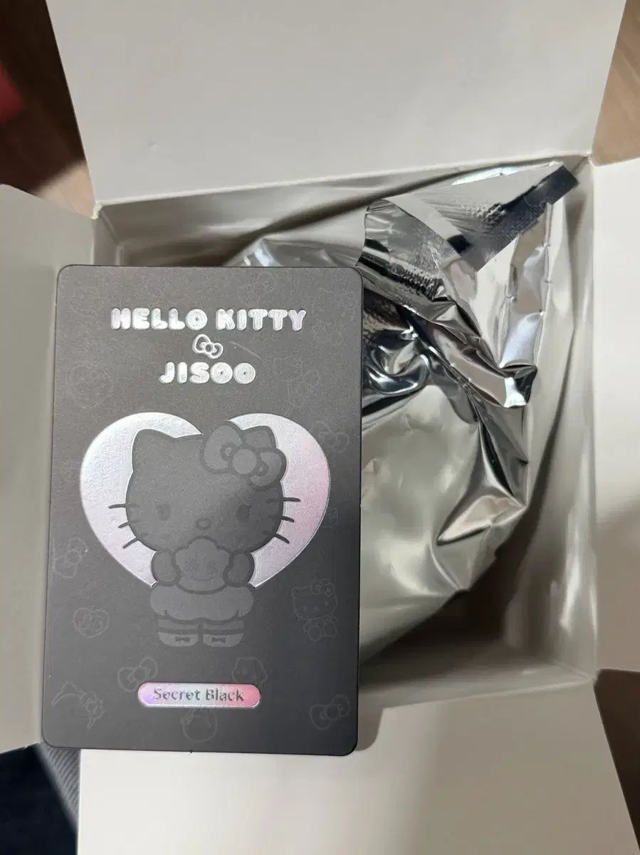 ジスxハローキティ コラボ PLUSHキーホルダー Secret Honey hedn