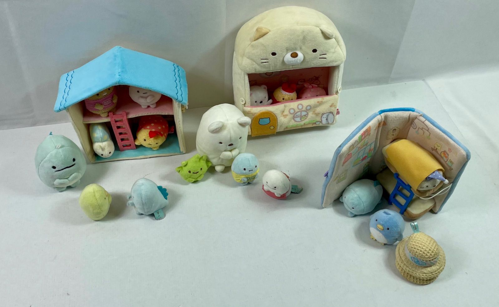 A 2527 すみっコぐらし ぬいぐるみ マスコット タテモノ まとめ 18体 3軒