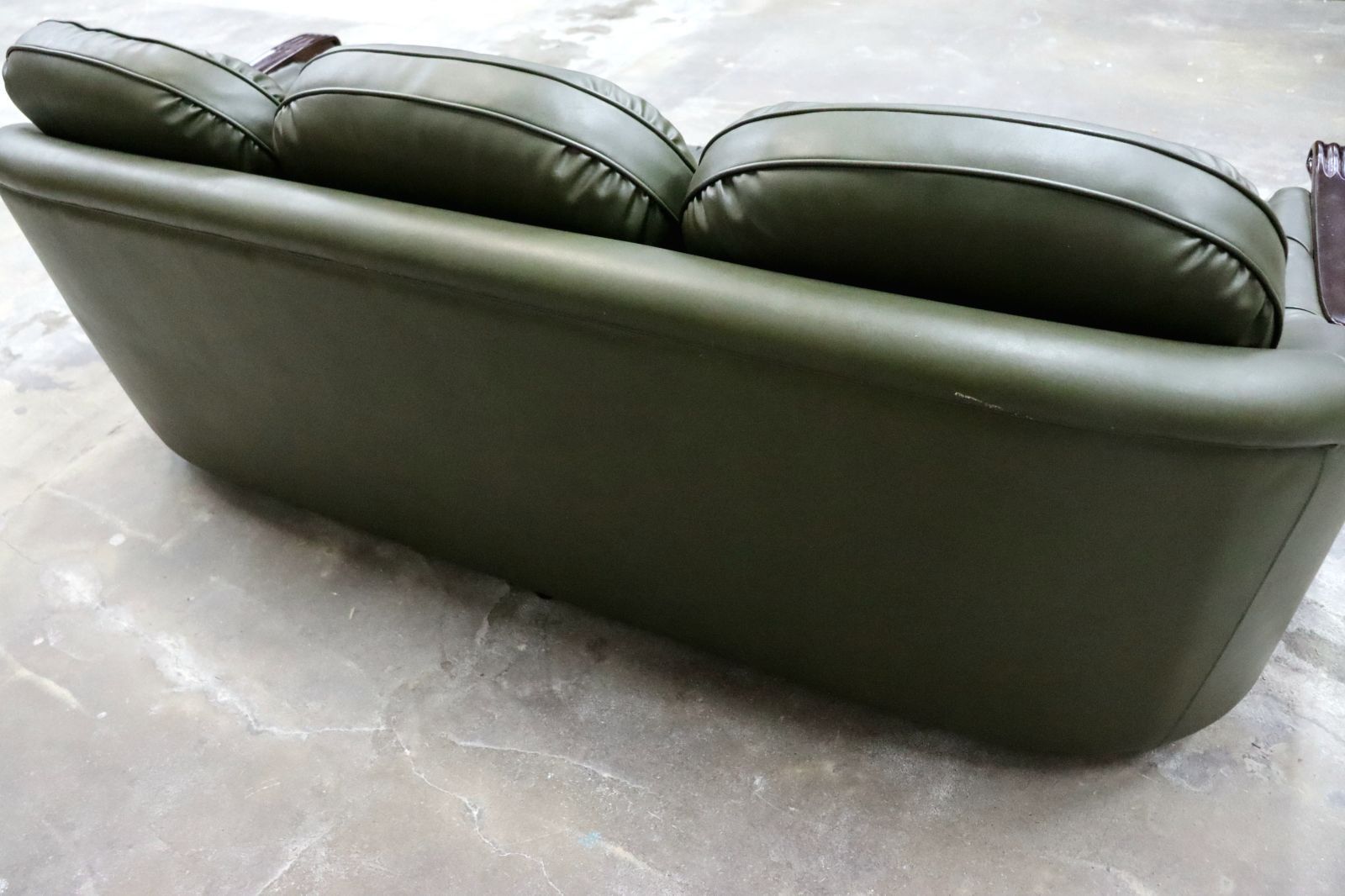 応接 ボタンタフティング