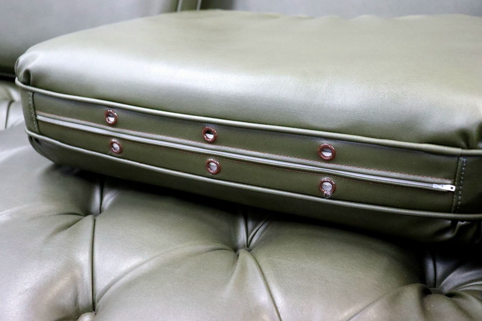 ボタンタフティング