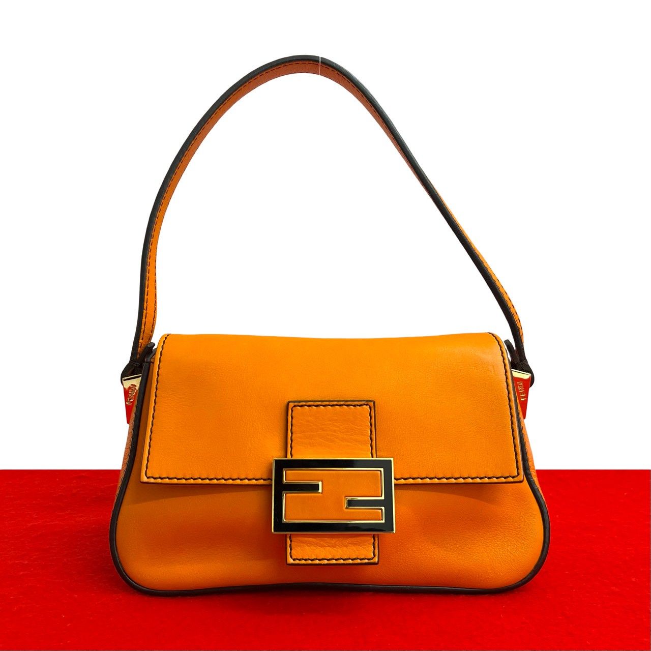 ほぼ未使用 FENDI フェンディ FF ロゴ 金具 レザー 本革 ハンドバッグ