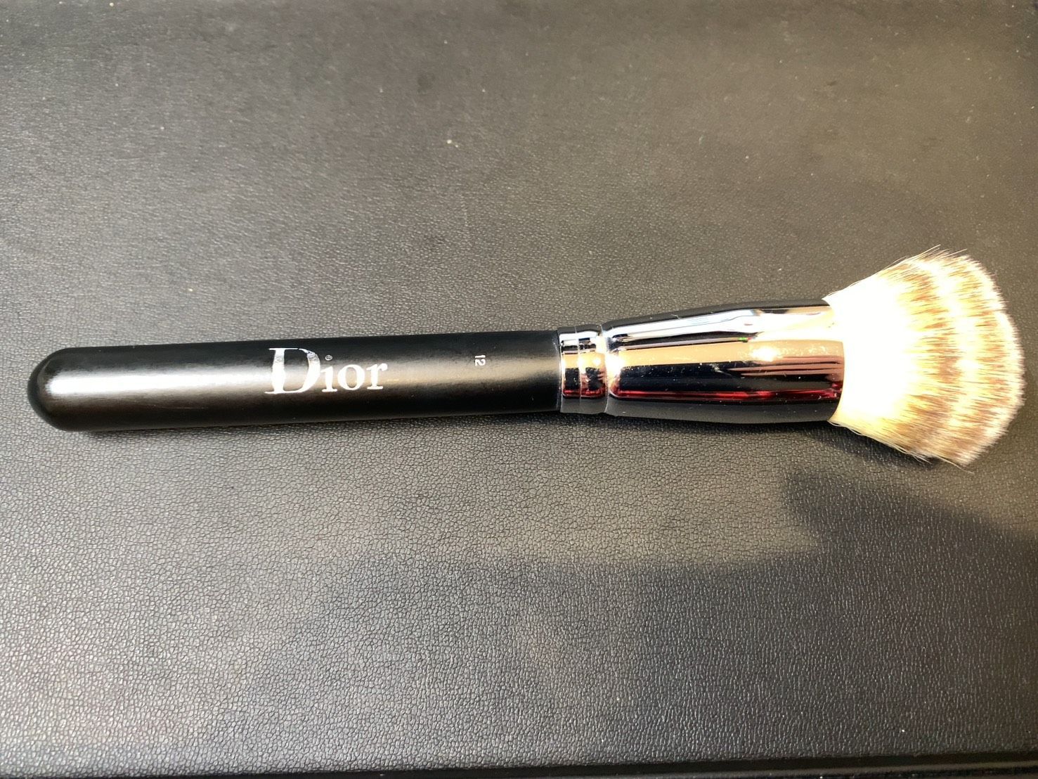 Diorファンデーションブラシ 2本セット ディオール / ミニ ブラシ セットの公式商品情報｜美容・化粧品情報は