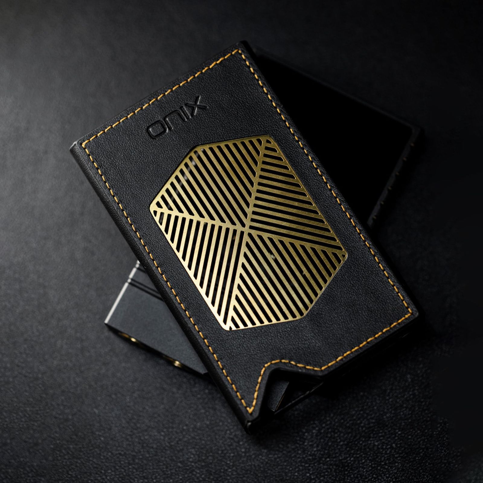 新品 ONIX Overture XM5 専用レザーケース【国内正規品】 - メルカリ
