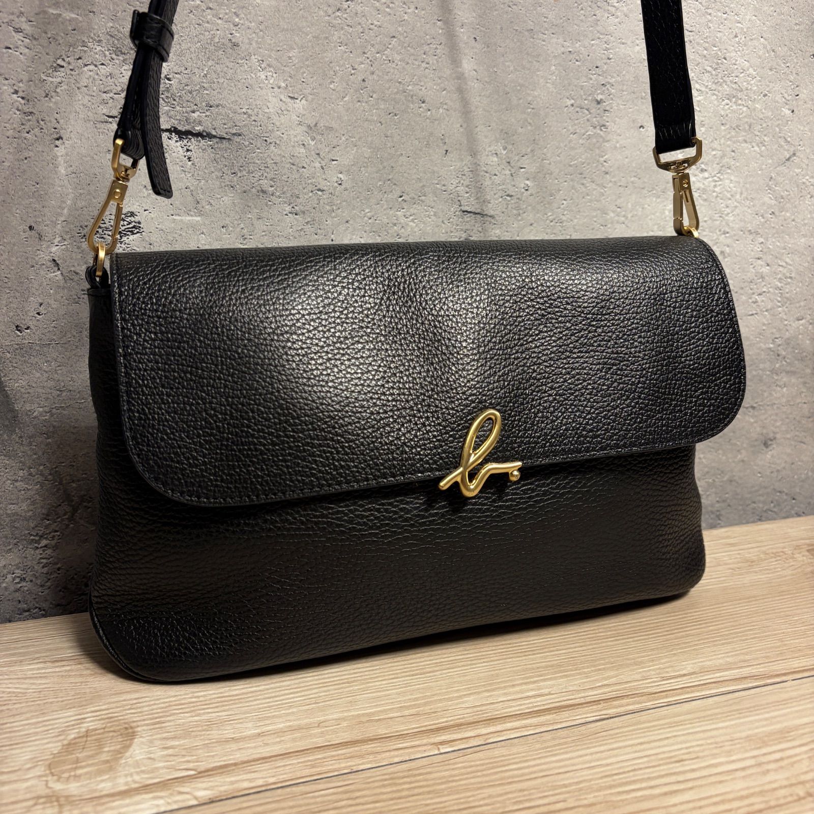 agnes b. アニエスベー レザー ショルダーバッグ ブラック ゴールド