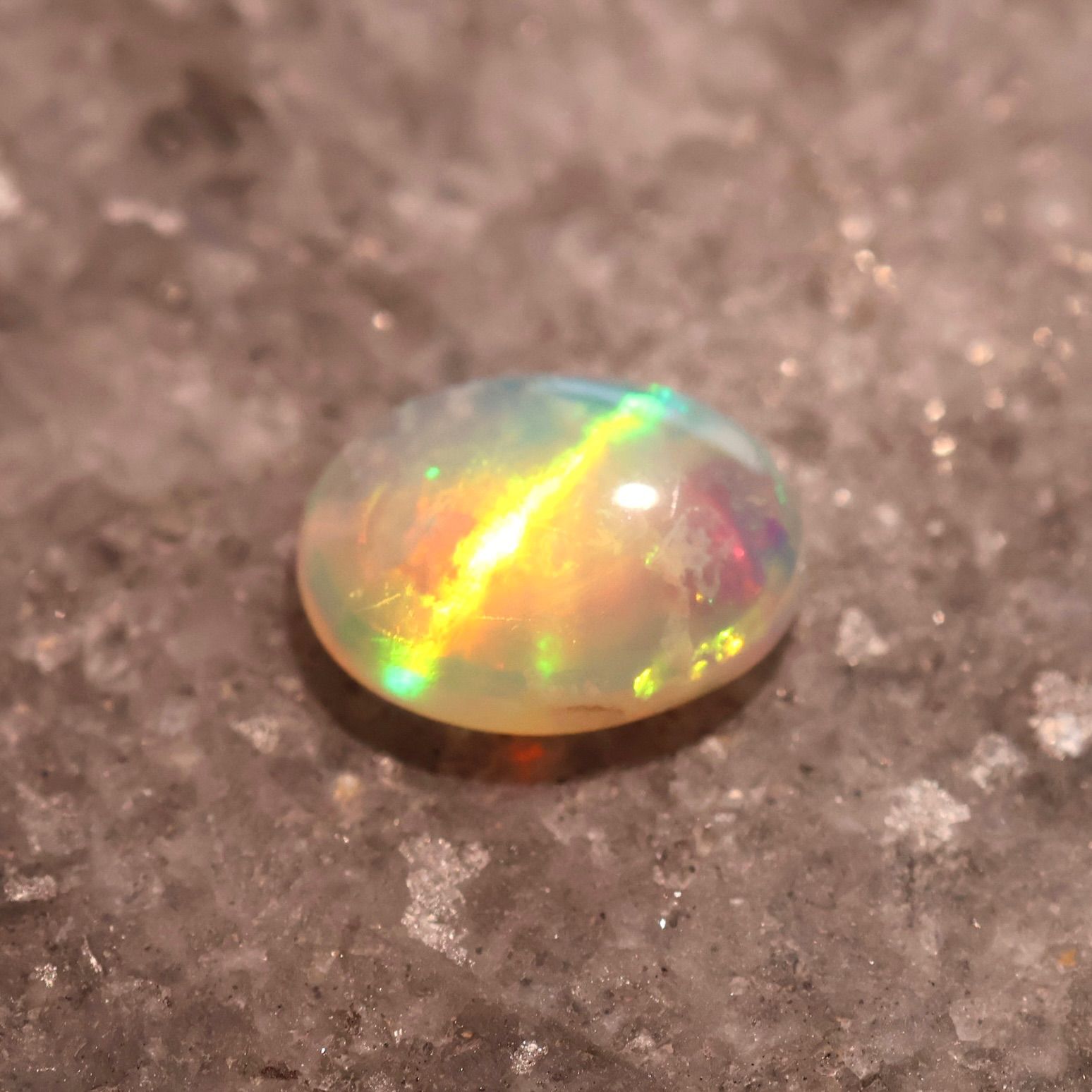 318 天然オパール0.73ct 宝石ルース 天然オパールキャッツアイ 中央宝石研究所ソーティング付き 0.735ct